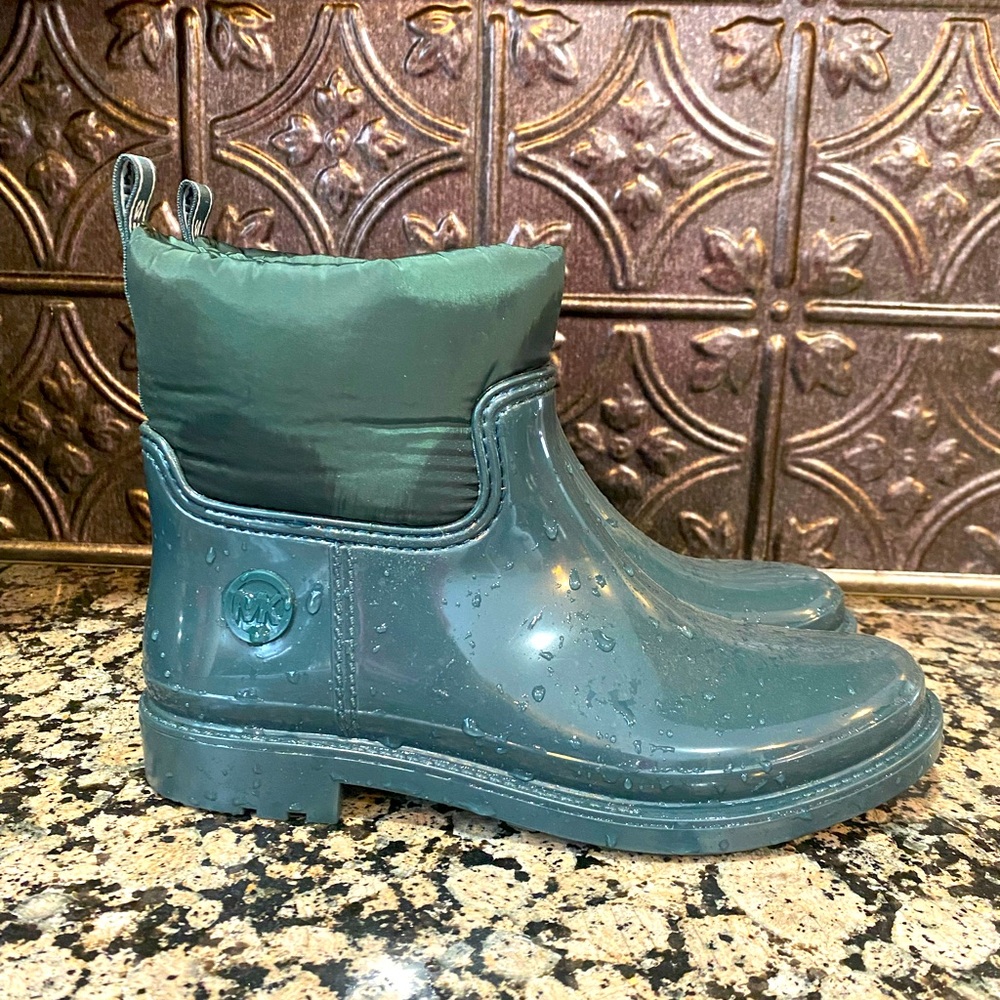 Size 7 Michael Kors insulated rain boots